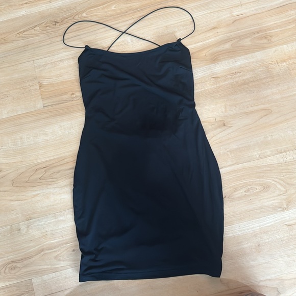 Backless mini dress - Picture 2 of 6